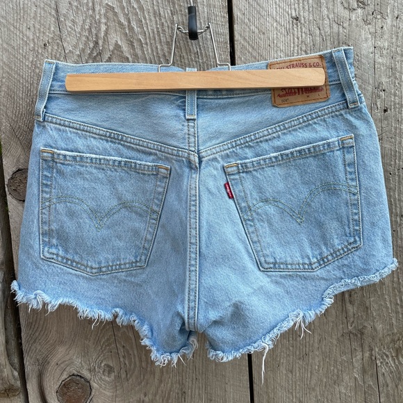 Women’s Levi’s 501 Denim Shorts - Picture 2 of 4